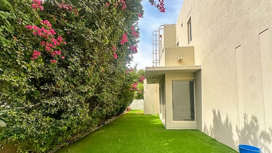 Awesome villa in Arabian Ranches with private pool, picture 20