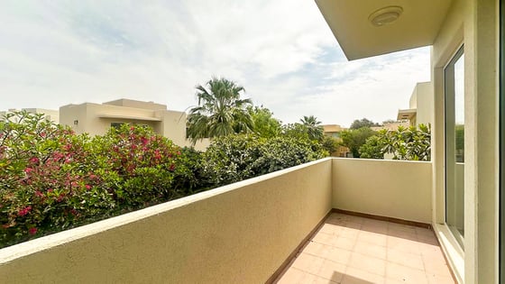 Awesome villa in Arabian Ranches with private pool, picture 15