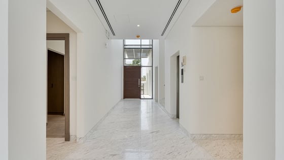 Stunning Villa in MBR City with community view, picture 12