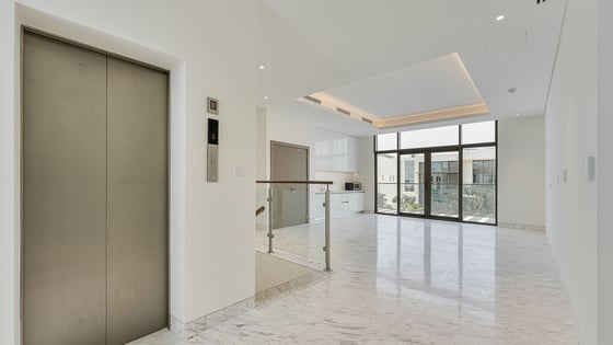 Stunning Villa in MBR City with community view, picture 14