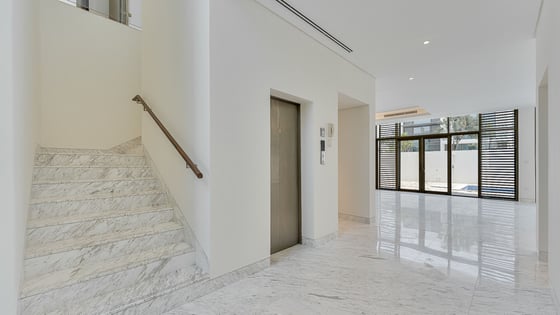 Stunning Villa in MBR City with community view, picture 13