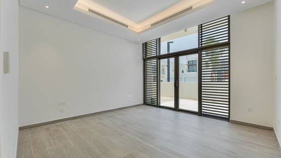 Stunning Villa in MBR City with community view, picture 9