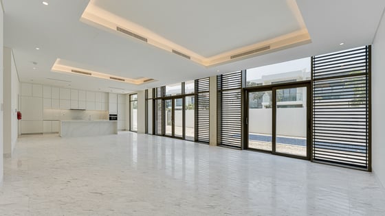 Stunning Villa in MBR City with community view, picture 1