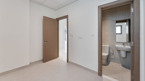 Stunning Villa in MBR City with community view, picture 7