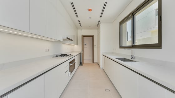 Stunning Villa in MBR City with community view, picture 6