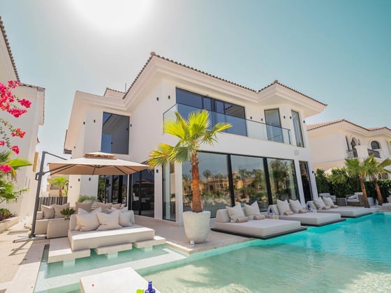 Stunning Villa | Luxurious Living | Private Pool &amp; Gym, picture 1