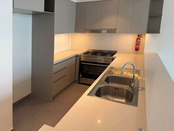 Skyline Serenity | 3-Bedroom | Luxurious Amenities, picture 5