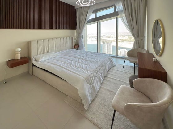Skyline Luxury | Private Pool &amp; Gym | Waterfront Oasis, picture 6