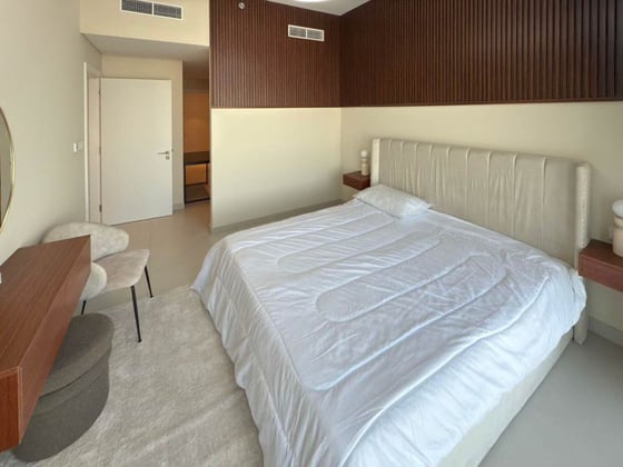 Skyline Luxury | Private Pool &amp; Gym | Waterfront Oasis, picture 9