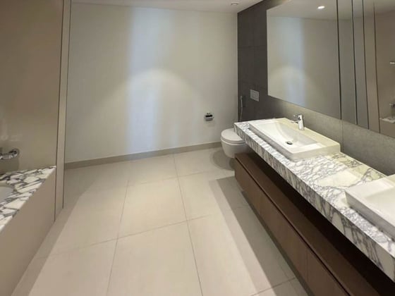 Skyline Luxury | Private Pool &amp; Gym | Waterfront Oasis, picture 12