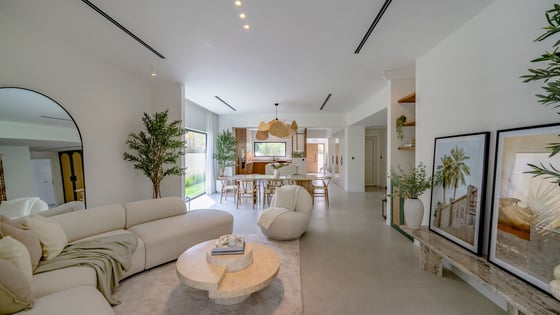 Elegant Villa with Private Pool in Meadows, picture 2