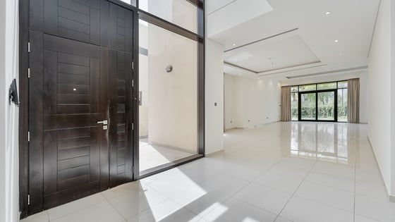 Luxurious apartment in Damac Hills with stunning views, picture 4