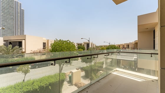 Luxurious apartment in Damac Hills with stunning views, picture 30