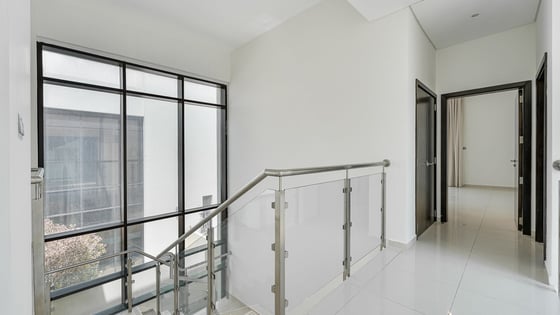 Luxurious apartment in Damac Hills with stunning views, picture 8