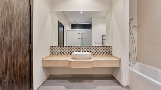 Luxurious apartment in Damac Hills with stunning views, picture 25