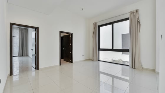 Luxurious apartment in Damac Hills with stunning views, picture 16