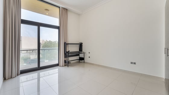Luxurious apartment in Damac Hills with stunning views, picture 13