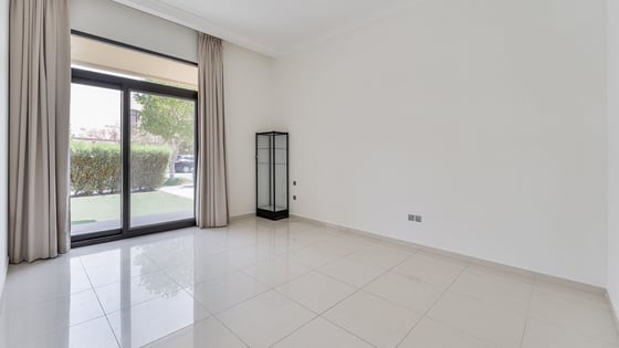 Luxurious apartment in Damac Hills with stunning views, picture 9