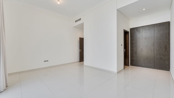 Luxurious apartment in Damac Hills with stunning views, picture 10