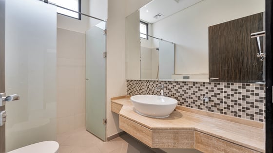Luxurious apartment in Damac Hills with stunning views, picture 22