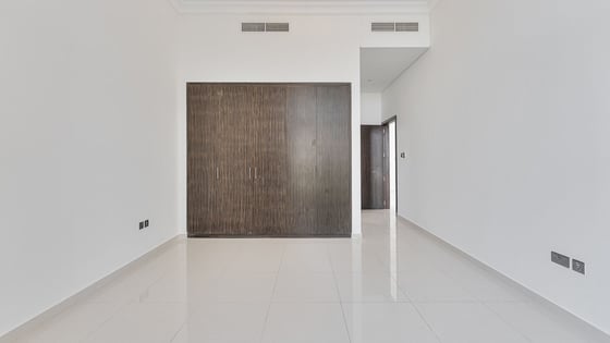 Luxurious apartment in Damac Hills with stunning views, picture 12