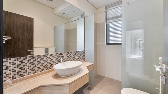 Luxurious apartment in Damac Hills with stunning views, picture 20