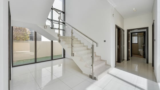 Luxurious apartment in Damac Hills with stunning views, picture 6