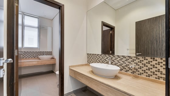 Luxurious apartment in Damac Hills with stunning views, picture 19