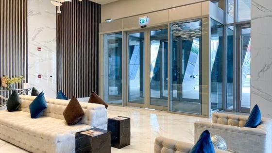Skyline Views | Modern Finish | Prime Location, picture 2