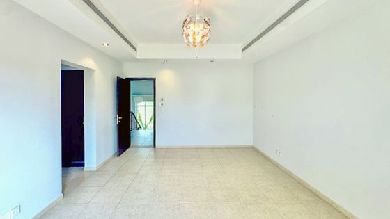 Price reduced | 6BR Villa near the Pool and Park, picture 11