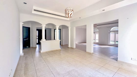 Price reduced | 6BR Villa near the Pool and Park, picture 2