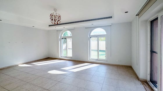 Price reduced | 6BR Villa near the Pool and Park, picture 4