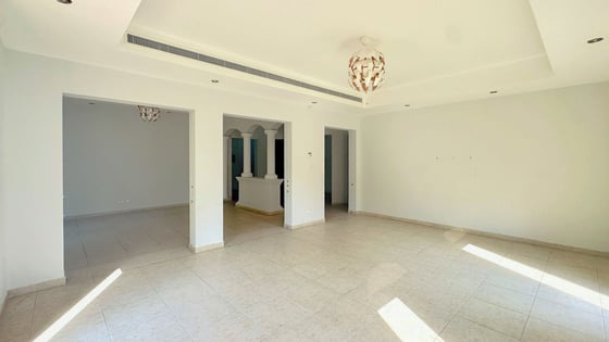 Price reduced | 6BR Villa near the Pool and Park, picture 5