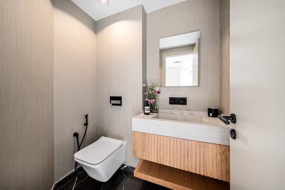 Vacant | Bentley Home | Meticulously Upgraded, picture 12