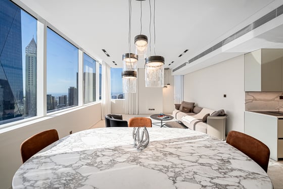 Vacant | Bentley Home | Meticulously Upgraded, picture 2