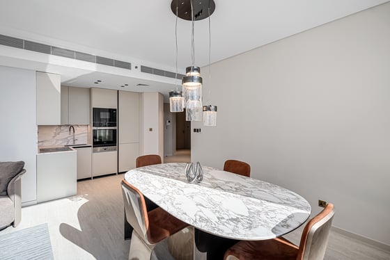 Vacant | Bentley Home | Meticulously Upgraded, picture 5