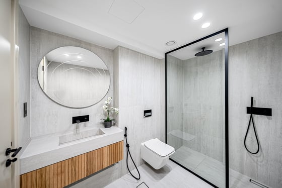 Vacant | Bentley Home | Meticulously Upgraded, picture 9