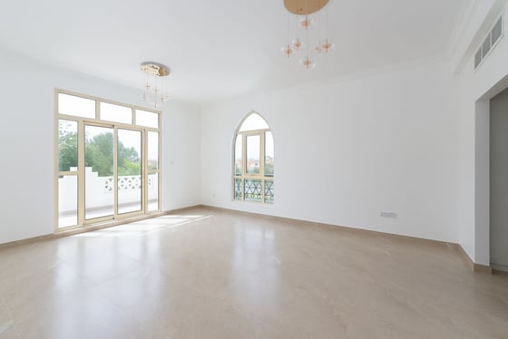 Renovated 4BR Villa | Private Pool | Lake View, picture 3