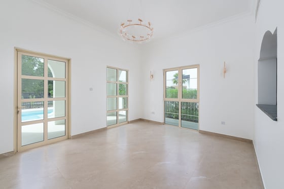 Renovated 4BR Villa | Private Pool | Lake View, picture 2