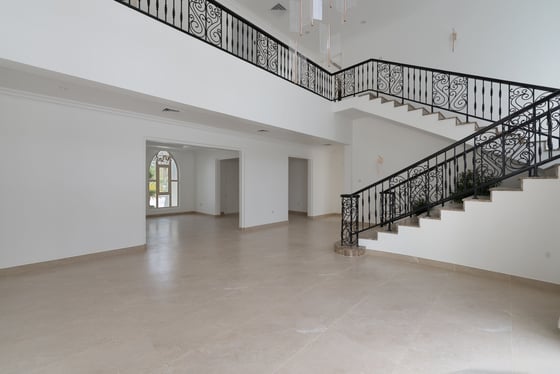 Renovated 4BR Villa | Private Pool | Lake View, picture 13