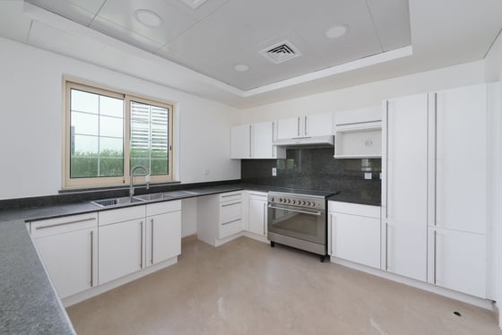 Renovated 4BR Villa | Private Pool | Lake View, picture 8