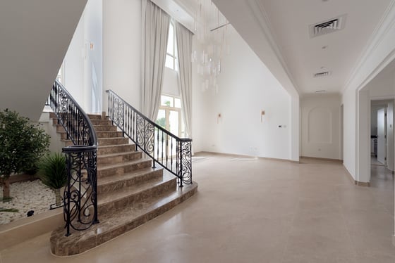 Renovated 4BR Villa | Private Pool | Lake View, picture 11