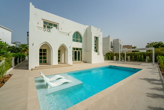 Renovated 4BR Villa | Private Pool | Lake View, picture 1