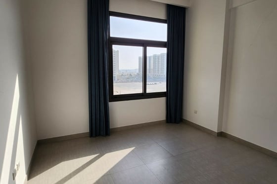 Prime Location | Mid Floor | Big Layout, picture 10