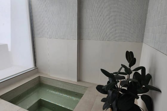 Exclusive | Fully furnished | 1 BR plus Study , picture 14