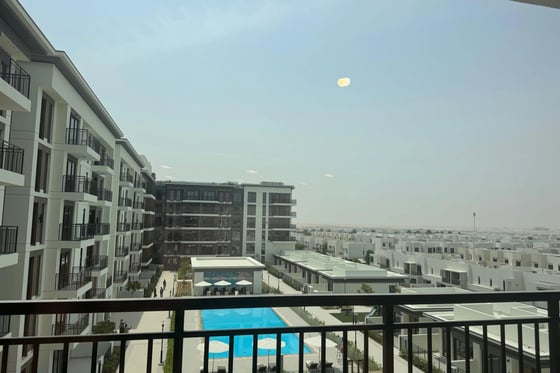 Low Floor | Prime Location | Pool View, picture 2