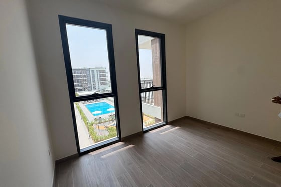 Low Floor | Prime Location | Pool View, picture 10