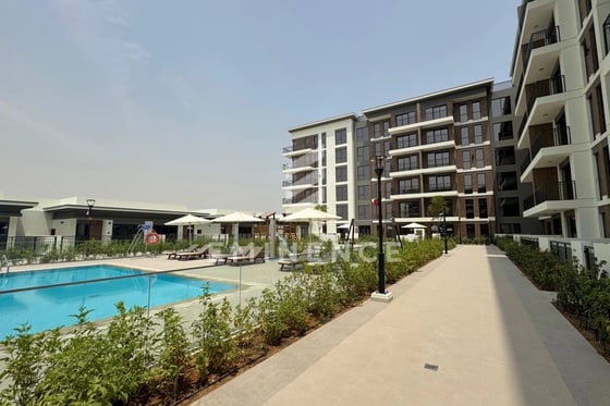 Low Floor | Prime Location | Pool View, picture 21