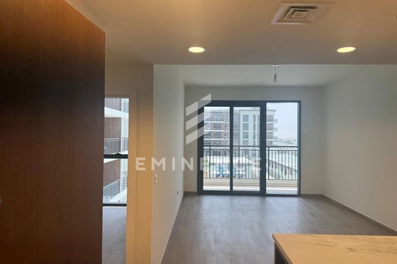 Low Floor | Prime Location | Pool View, picture 5