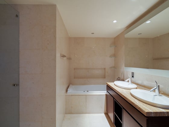 Sky High Luxury | 4-Bedroom Apartment | Burj Khalifa, picture 16